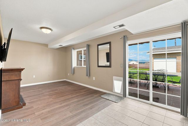 460 W Bridle LN, Post Falls, ID 83854