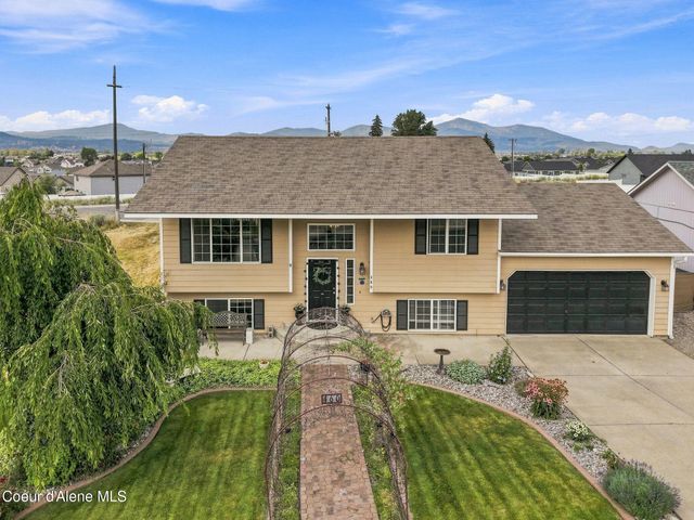 460 W Bridle LN, Post Falls, ID 83854