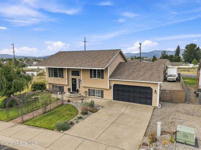 460 W Bridle LN, Post Falls, ID 83854