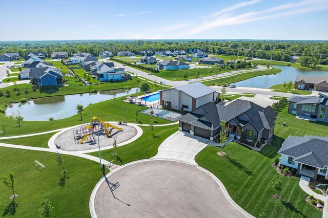 268 S Wellcrest Ct, Wichita, KS 67052