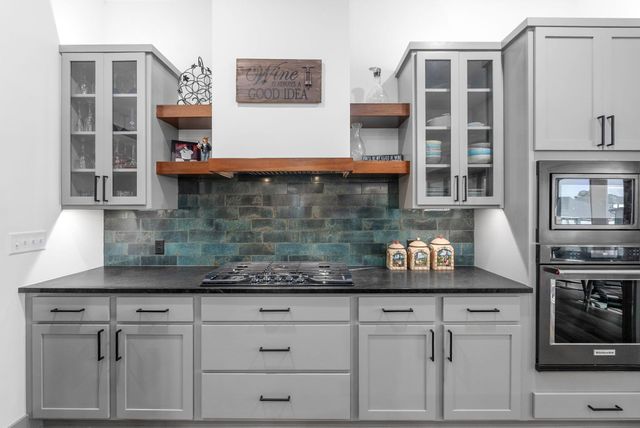 268 S Wellcrest Ct, Wichita, KS 67052