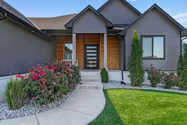 268 S Wellcrest Ct, Wichita, KS 67052