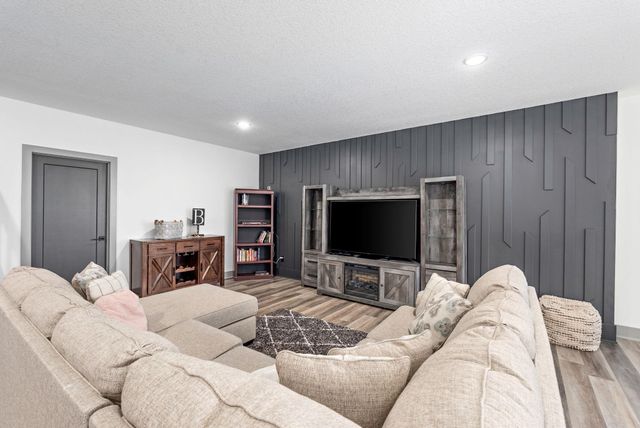 268 S Wellcrest Ct, Wichita, KS 67052