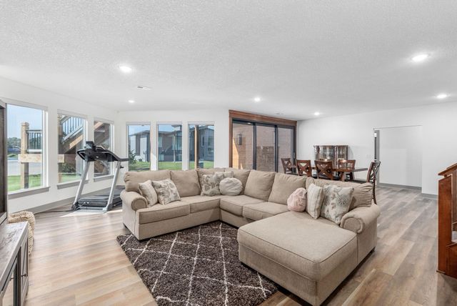 268 S Wellcrest Ct, Wichita, KS 67052