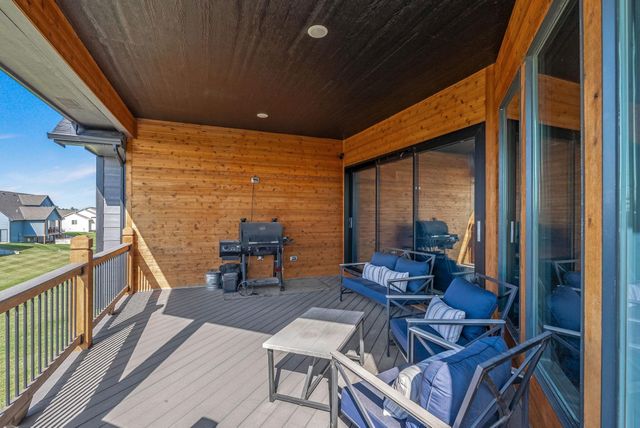 268 S Wellcrest Ct, Wichita, KS 67052