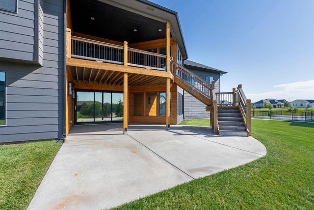 268 S Wellcrest Ct, Wichita, KS 67052