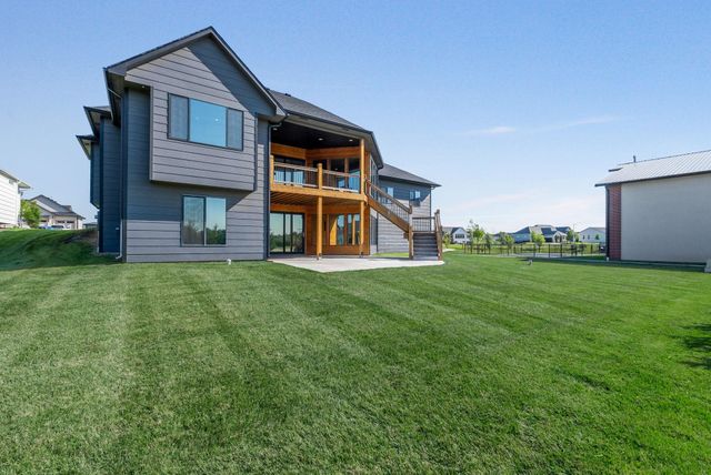 268 S Wellcrest Ct, Wichita, KS 67052