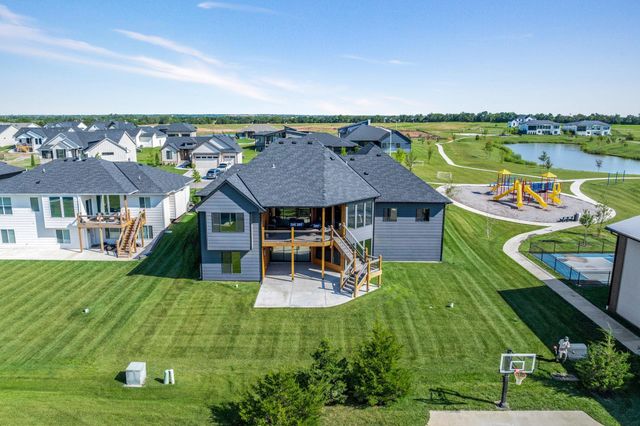 268 S Wellcrest Ct, Wichita, KS 67052