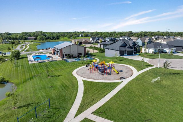 268 S Wellcrest Ct, Wichita, KS 67052