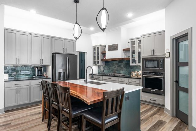 268 S Wellcrest Ct, Wichita, KS 67052