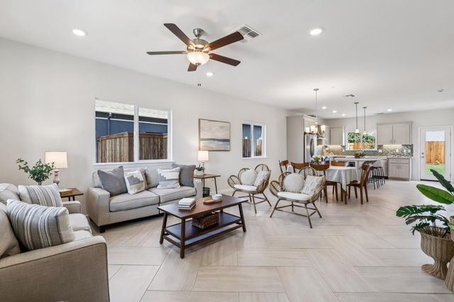 9140 Hensley Way, Elk Grove, CA 95758