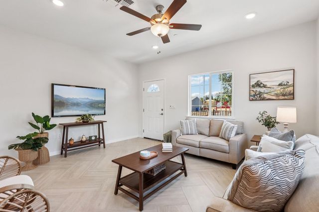 9140 Hensley Way, Elk Grove, CA 95758