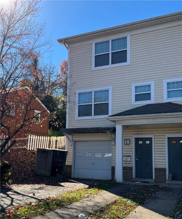 809 3rd St, Clairton, PA 15025