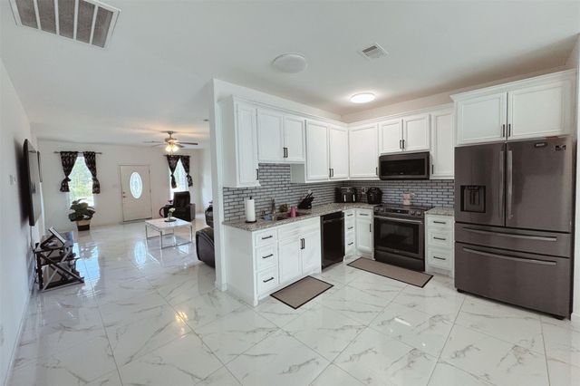 143 County Road 5134, Cleveland, TX 77327