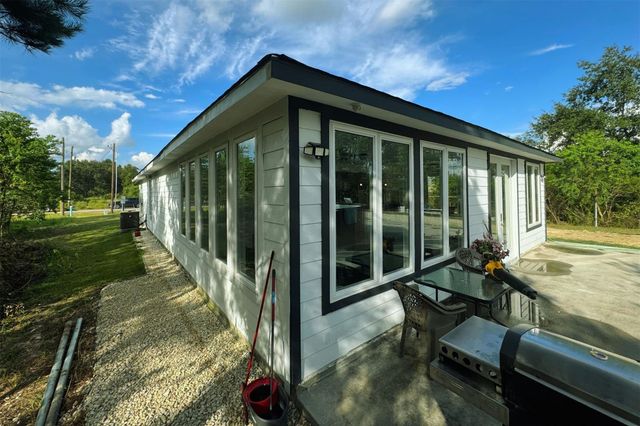 143 County Road 5134, Cleveland, TX 77327