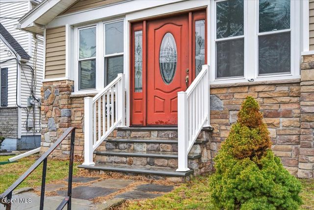 36 Frost Place, Albany, NY 12205