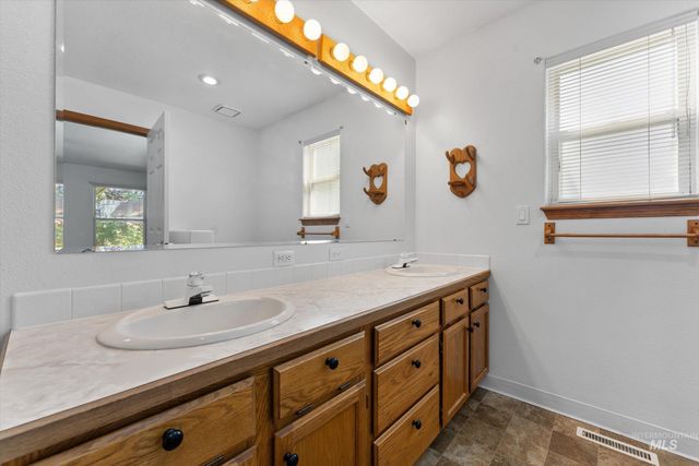 2220 Andy Pl, Nampa, ID 83651