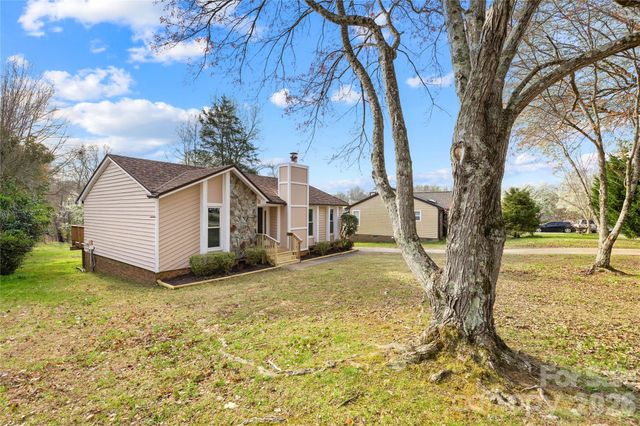 8122 Strawberry Point Drive, Charlotte, NC 28215