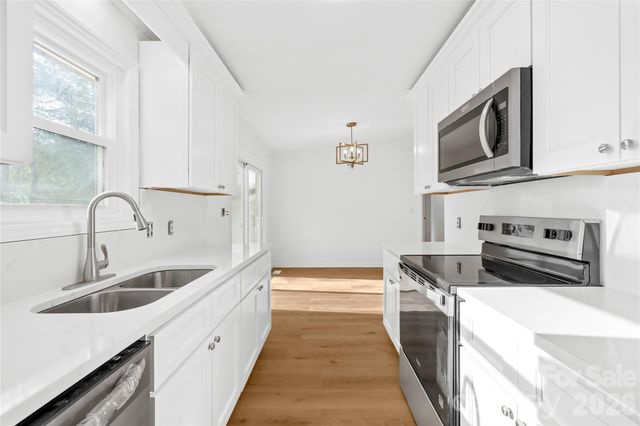 8122 Strawberry Point Drive, Charlotte, NC 28215