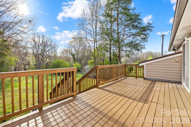 8122 Strawberry Point Drive, Charlotte, NC 28215