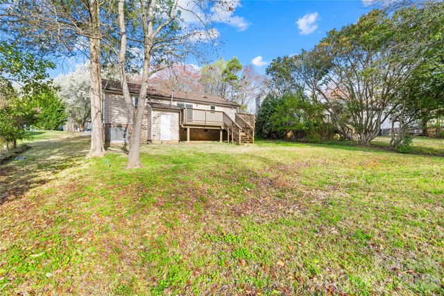 8122 Strawberry Point Drive, Charlotte, NC 28215