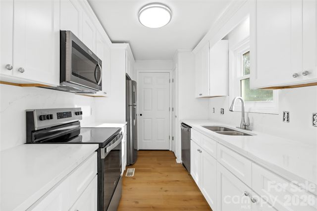 8122 Strawberry Point Drive, Charlotte, NC 28215