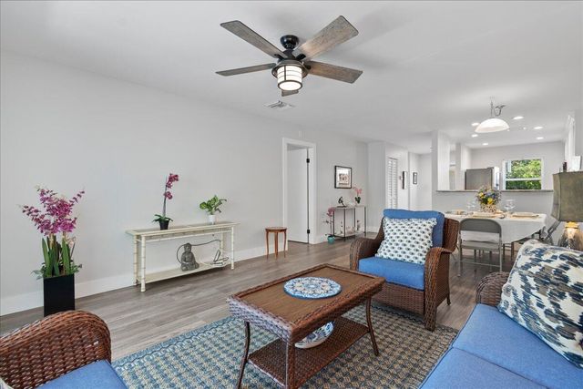178 Lake Susan Lane, West Palm Beach, FL 33411