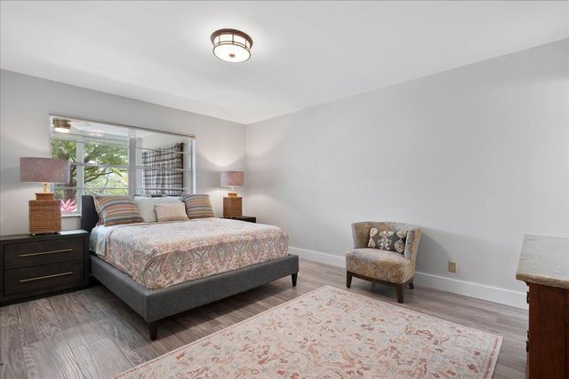 178 Lake Susan Lane, West Palm Beach, FL 33411