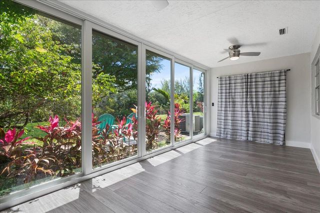178 Lake Susan Lane, West Palm Beach, FL 33411