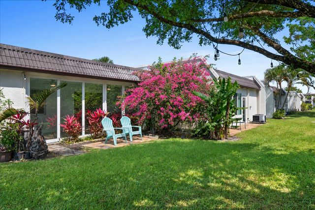 178 Lake Susan Lane, West Palm Beach, FL 33411