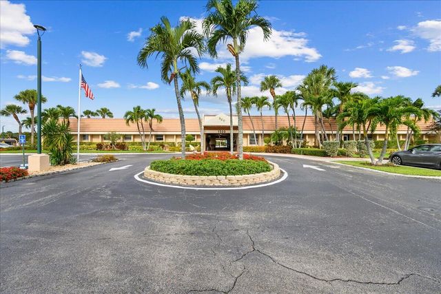 178 Lake Susan Lane, West Palm Beach, FL 33411