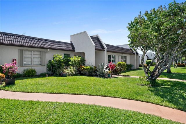 178 Lake Susan Lane, West Palm Beach, FL 33411