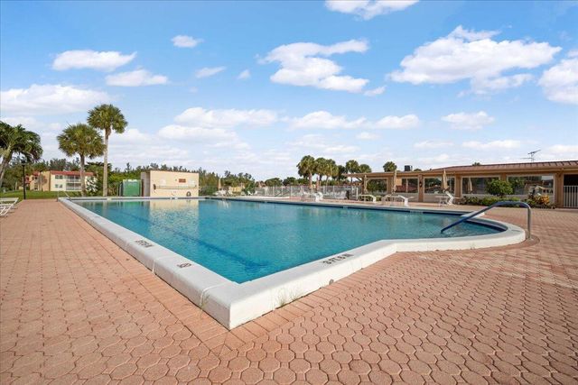 178 Lake Susan Lane, West Palm Beach, FL 33411