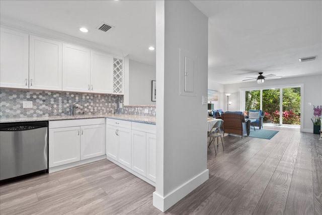178 Lake Susan Lane, West Palm Beach, FL 33411