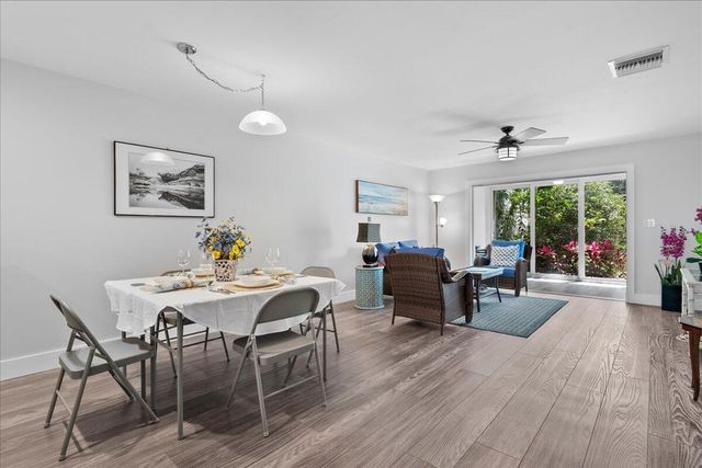 178 Lake Susan Lane, West Palm Beach, FL 33411