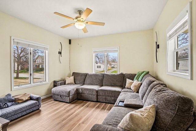 215 Smith Street, Mishawaka, IN 46544