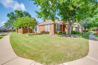 114 Stonecreek Drive, Irving, TX 75063