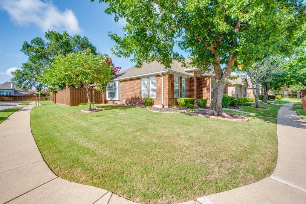 114 Stonecreek Drive, Irving, TX 75063