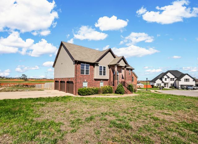 1817 Autumnwood Blvd, Clarksville, TN 37042