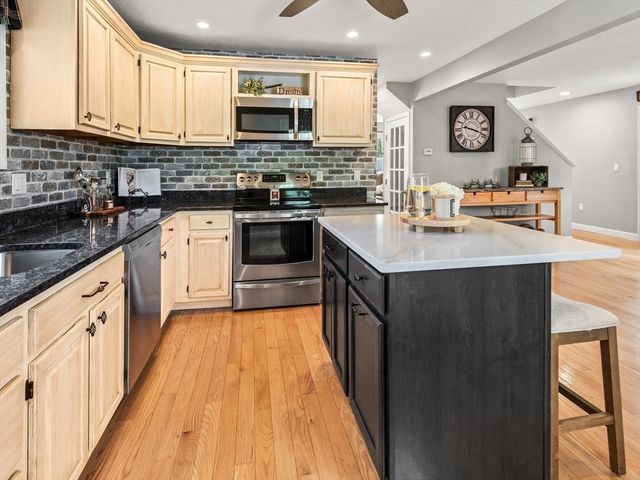 6 Maple Lane, Leicester, MA 01524