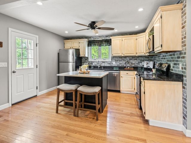 6 Maple Lane, Leicester, MA 01524