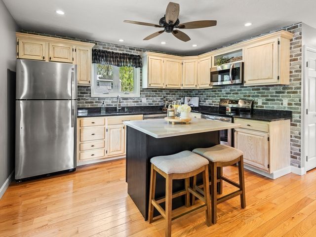 6 Maple Lane, Leicester, MA 01524