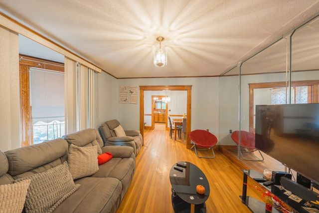 33 Olive St, Revere, MA 02151