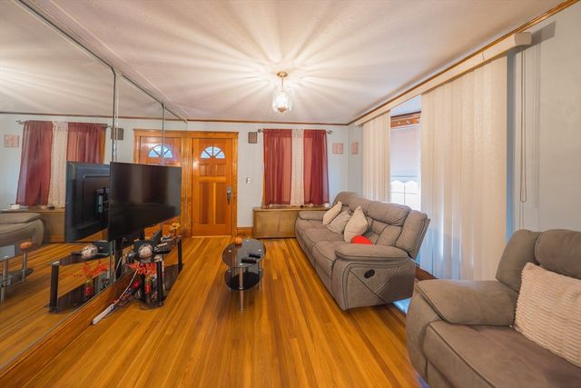 33 Olive St, Revere, MA 02151