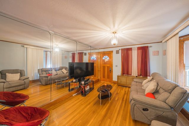 33 Olive St, Revere, MA 02151