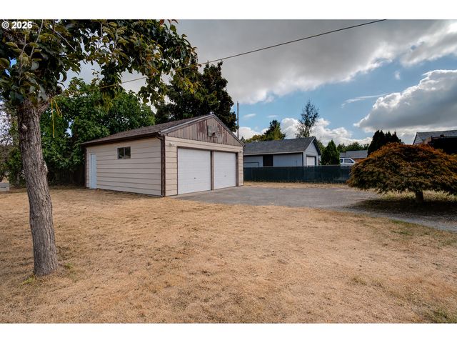 16245 Se MARKET St, Portland, OR 97233