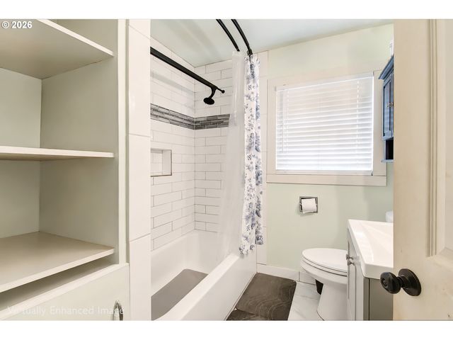 16245 Se MARKET St, Portland, OR 97233