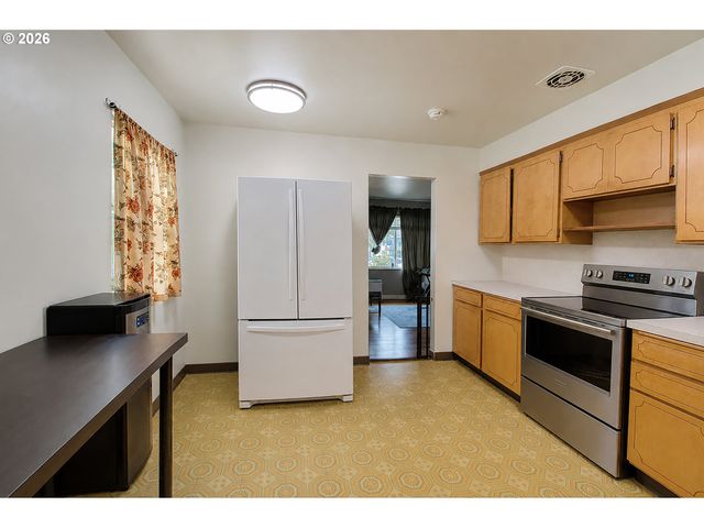 16245 Se MARKET St, Portland, OR 97233