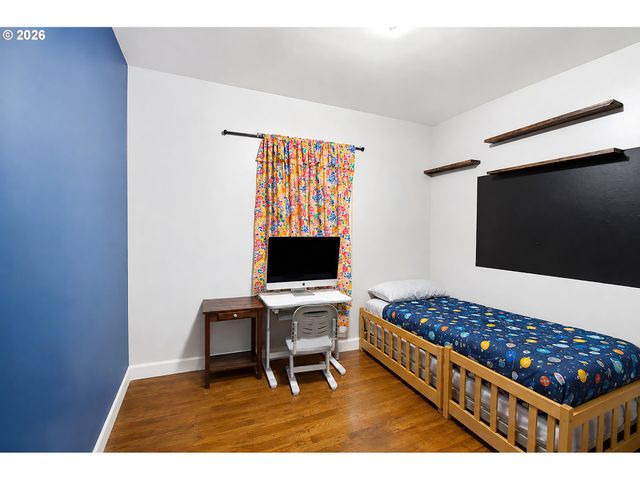 16245 Se MARKET St, Portland, OR 97233