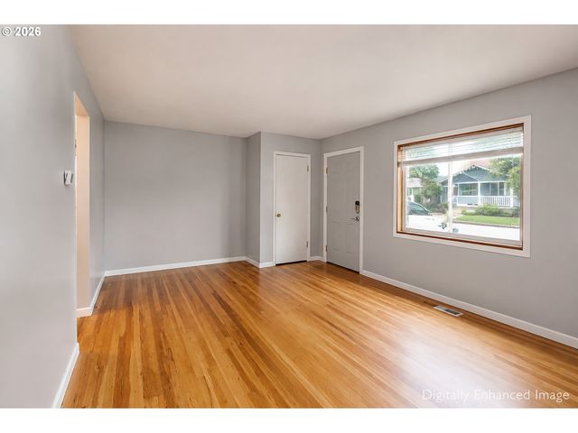 16245 Se MARKET St, Portland, OR 97233